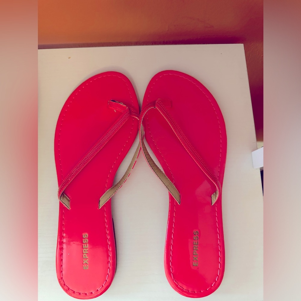 EXPRESS Flip-Flops in Hot PINK (NWOT) - Picture 1 of 7